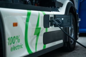 E-Lkw an der Ladesäule